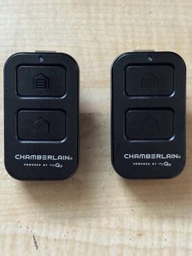Chu62 Chamberlain 012381226580 New - Universal 2-button Garage Door Remote 1 Only