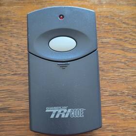 Chamberlain 1032719 Tricode Garage Door Remote Black Plastic 1-button