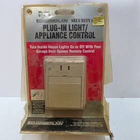 974cb Chamberlain Plug-in Light / Appliance Control Nos