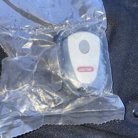 Genie 050049015817 Remote Control Gictd One-button With Intellicode Brand New Sealed Keychain