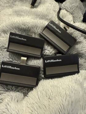 Hbw1a5260 Liftmaster Garage Door Openers- Liftmaster- Fcc Id- - Total Of 4