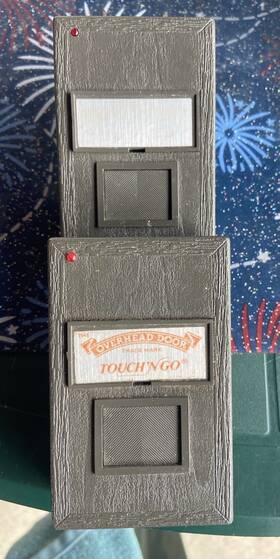061587 Overhead Door Vintage Touch And Go Control Includes 2 Working